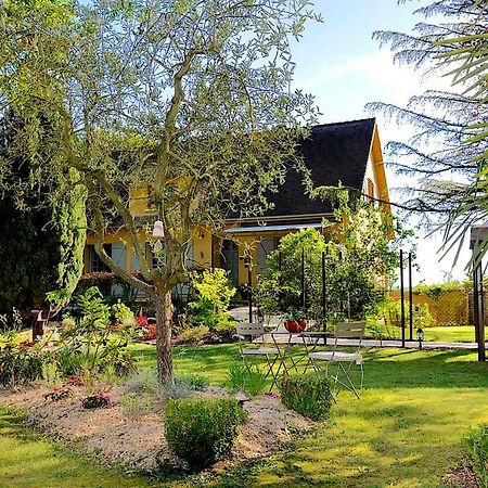 Bed and Breakfast Au Jardin De Lisa Cherreau Екстер'єр фото